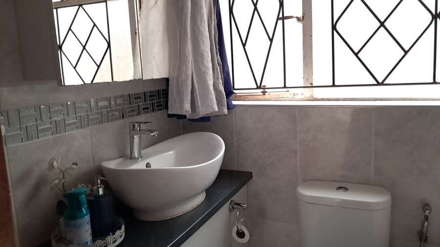 3 Bedroom Property for Sale in Louwville Western Cape